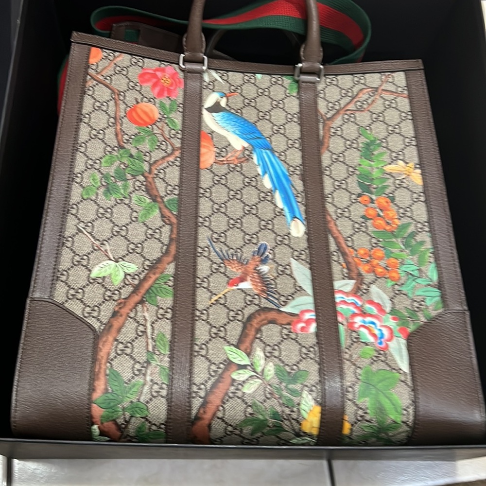 Gucci Tote bag 💼 Use for photo shoots no damage, it’s like new - Picture 6 of 13